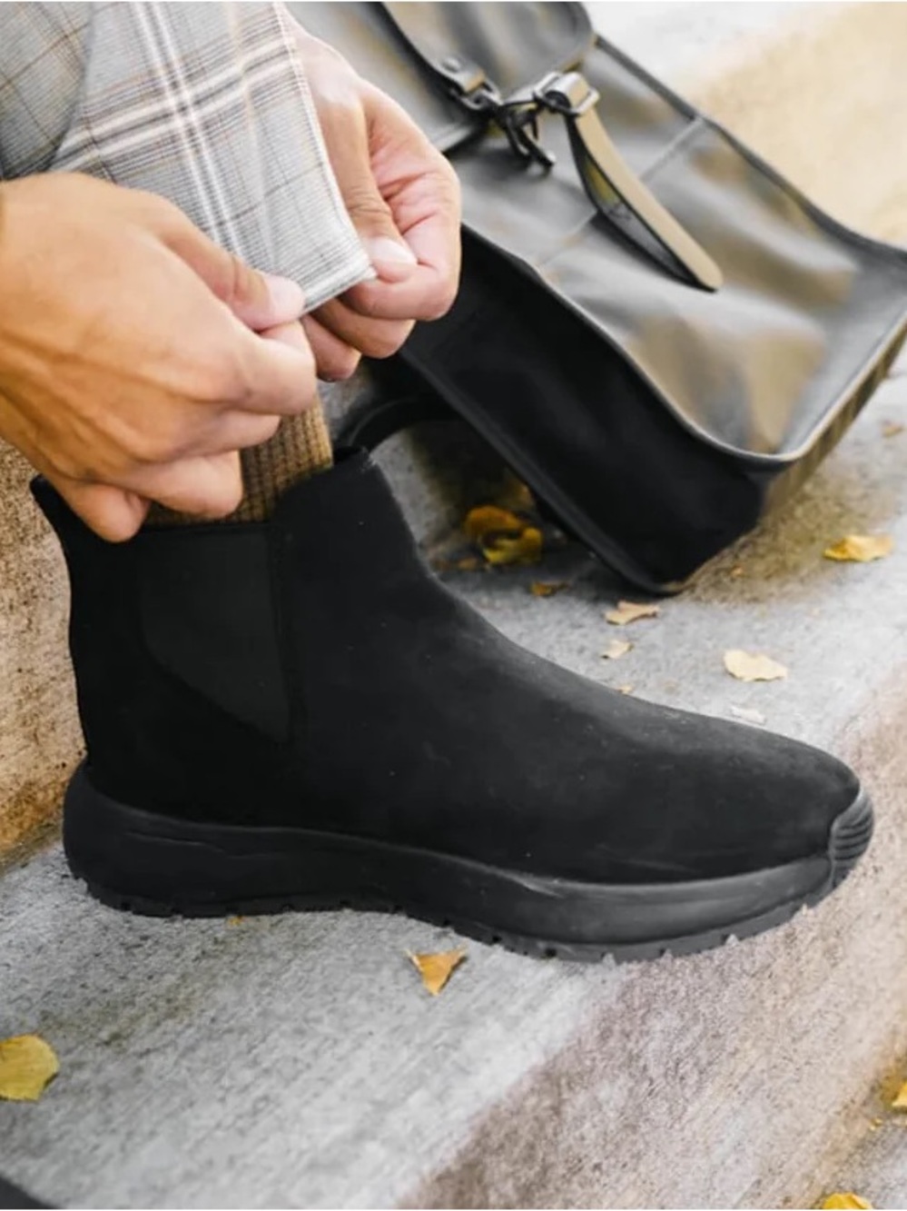 Kizik Toronto Slip-On Chelsea Boots in Black